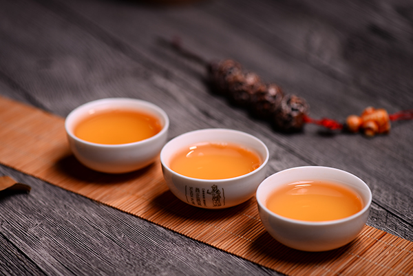 茶叶受潮可以用微波炉烘干吗,大量的茶叶受潮了怎么处理呀