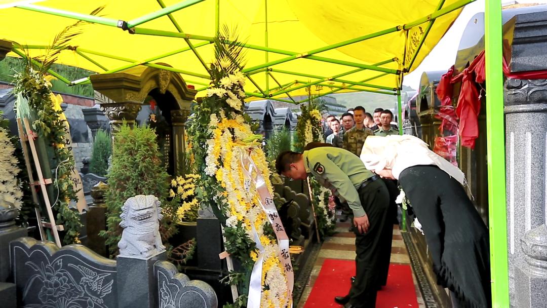 牺牲在高原的陆军,牺牲的少校