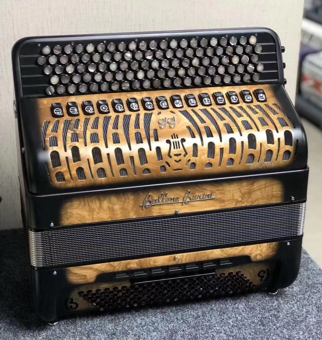 隋捷：自由低音双系统手风琴使用中的问题与简单维护