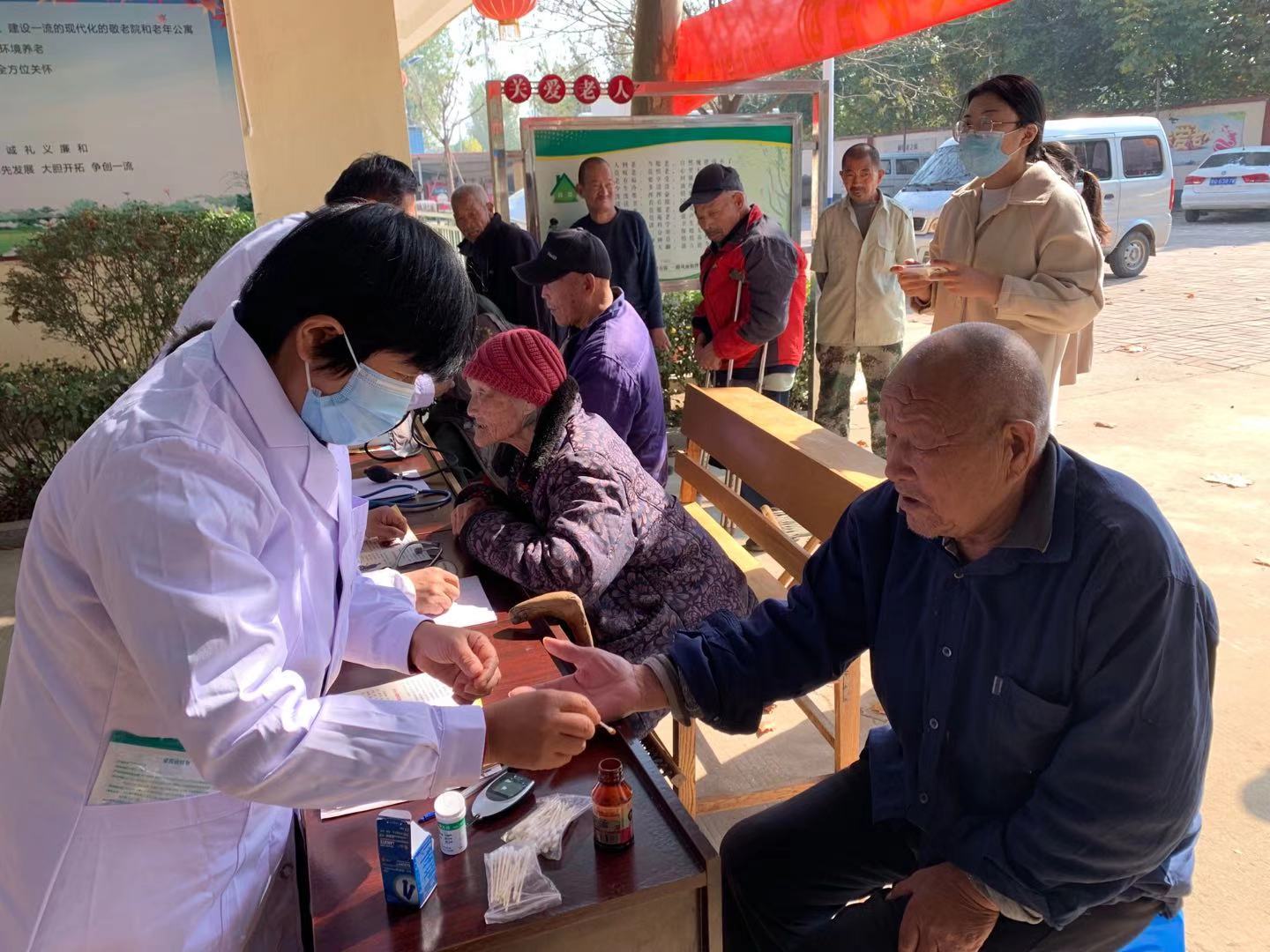 健康扶贫，一路故事一路歌