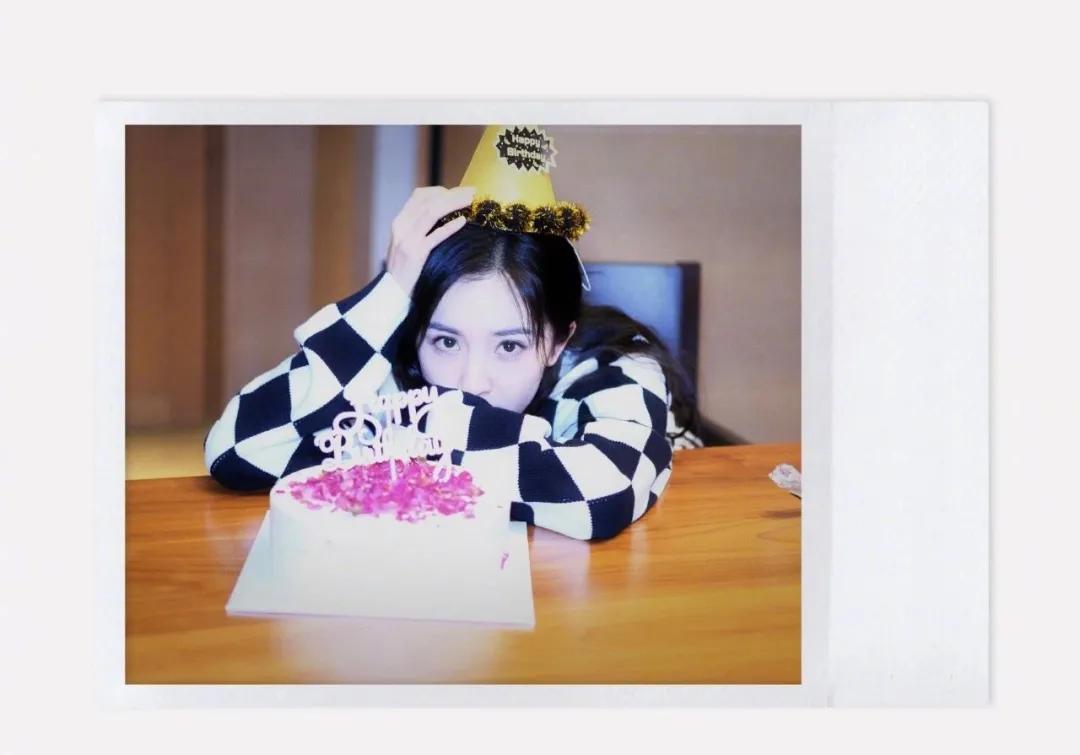 气质针织秋冬穿搭一整套,明星同款针织衫日常穿搭