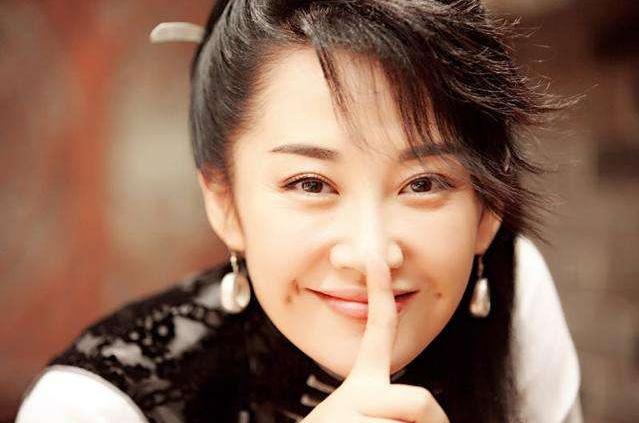 赵薇和友人聚餐,赵薇吻戏片段