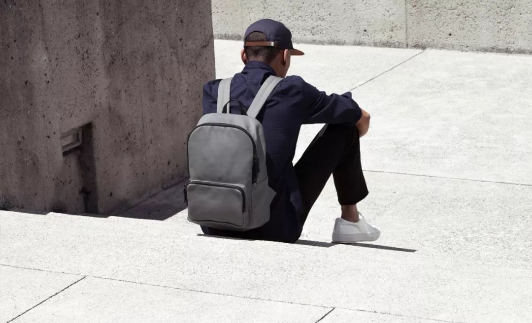 出差见客户双肩包,轻便双肩包出差不压肩膀