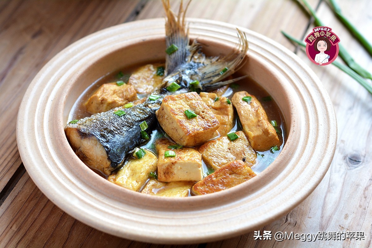 豆腐炖鱼块大锅饭正宗做法,春节炸鱼块炖豆腐