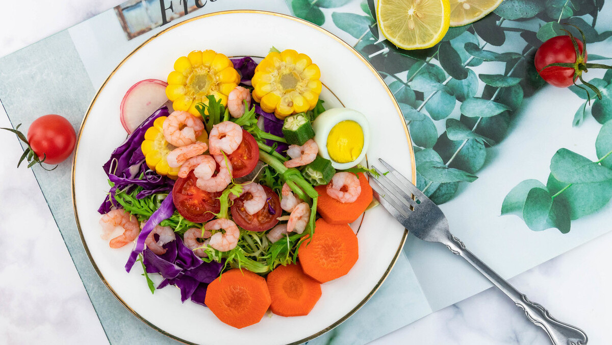 身体干脱皮吃什么食疗好,手脚干燥是缺乏什么引起的