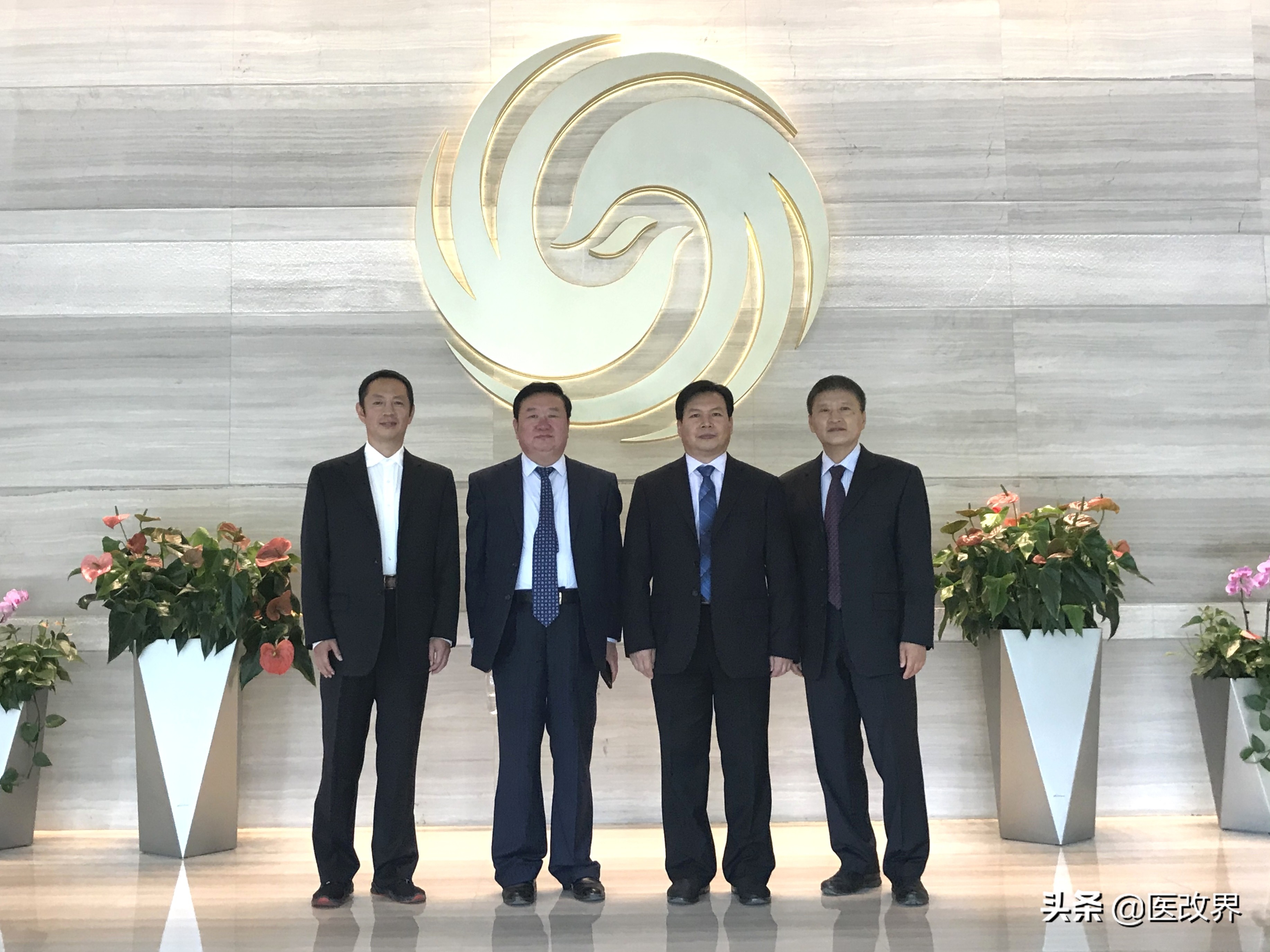 与大咖面对面,凤凰卫视一虎一席谈现场直播