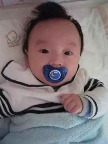 2个月宝宝大便带血是为啥？！资深月嫂分享三招正确护理方法