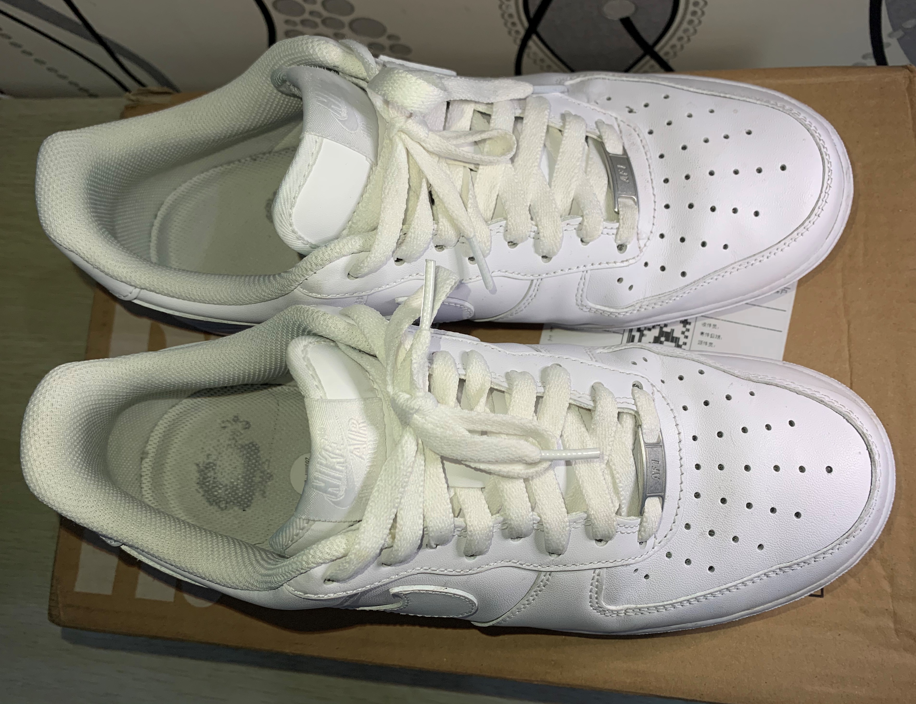 nikeaf1无鞋带只有扣子,nikeaf1穿着舒服吗