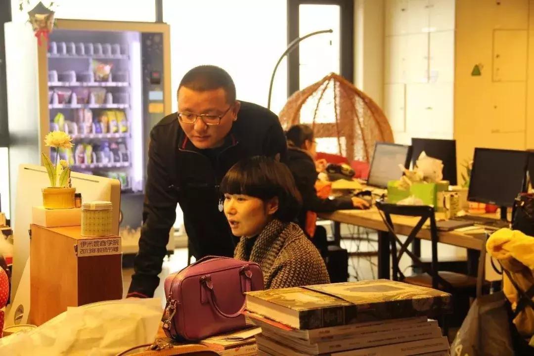 他们就像世界的两极,却爱得惊天动地,坚如磐石……