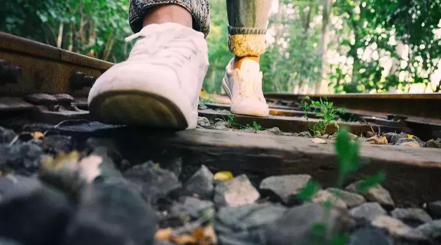 久睡伤气久坐伤骨久走伤筋,久坐伤肉久立伤骨为何