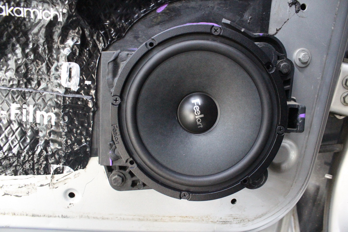 改一改别克GL8汽车音响的一些毛病：大屏小，音质差，噪音大