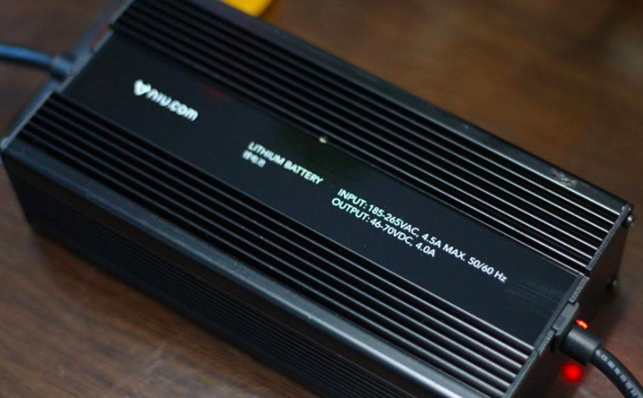 电动车充电器灯怎样判断好坏,电动车充电器指示灯怎么看