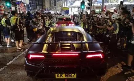 郭富城遭乱港分子围堵满脸无奈:我买尿片给女儿啊