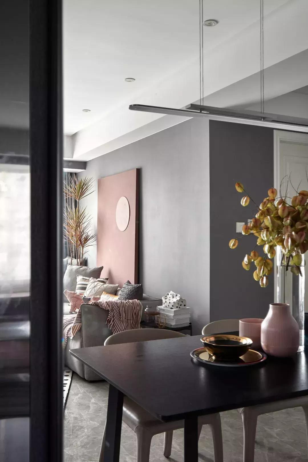 烟粉色的高级灰 (高级感十足的灰粉色)