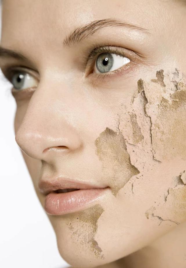 妆容服帖的粉底液怎么选择,适合女生用的粉底液怎么涂