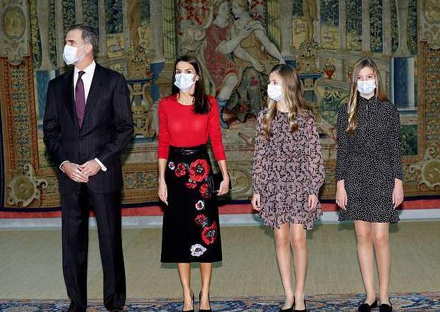 西班牙王后莱蒂齐亚穿着,西班牙王后莱蒂齐亚穿红装