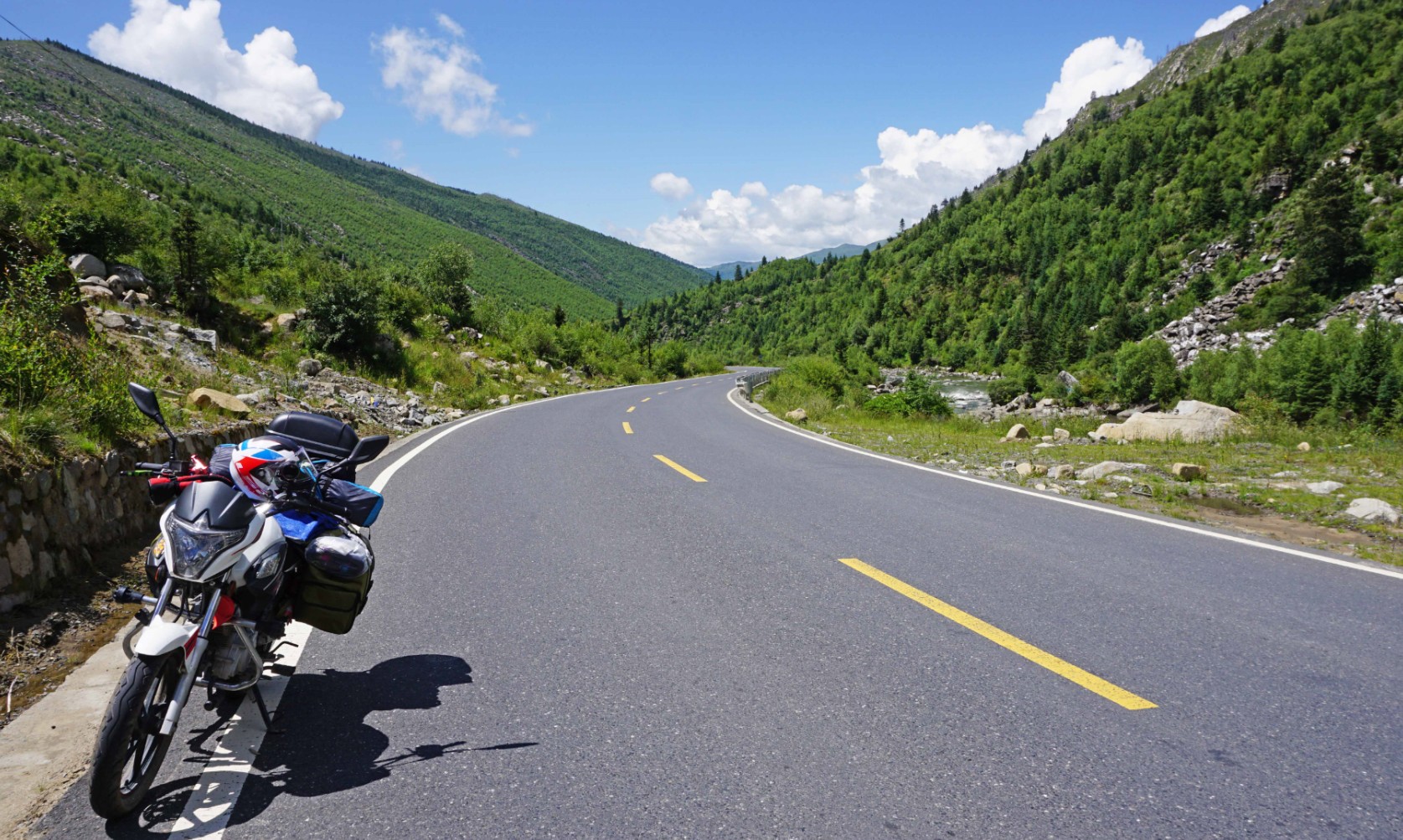 骑摩托车去西藏的旅游视频,摩旅318川藏线摩托车全程视频