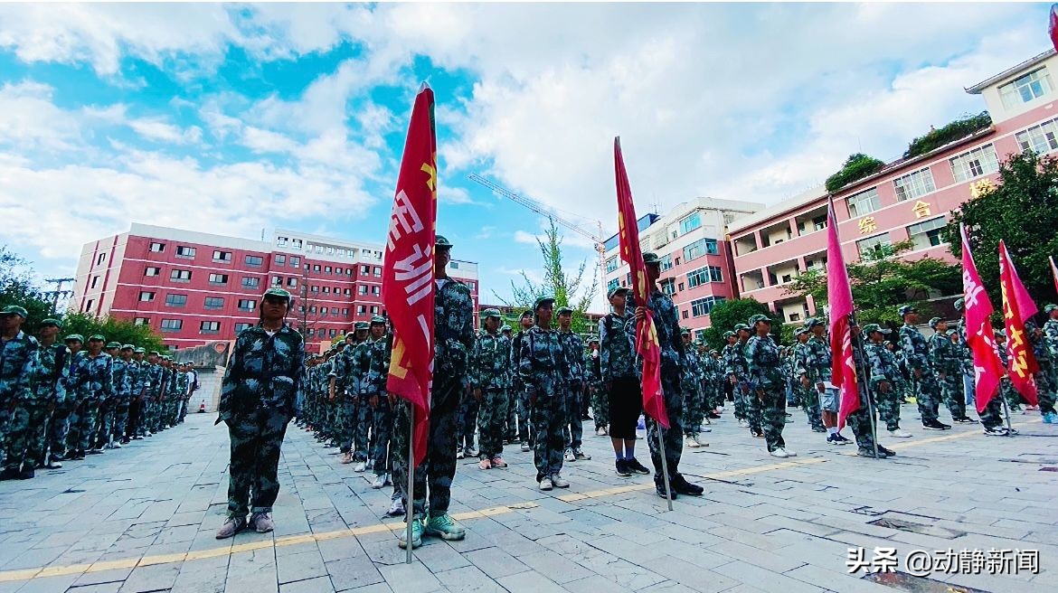 迷彩青春即刻起航新生军训,迷彩少年军校冬令营军训2019年