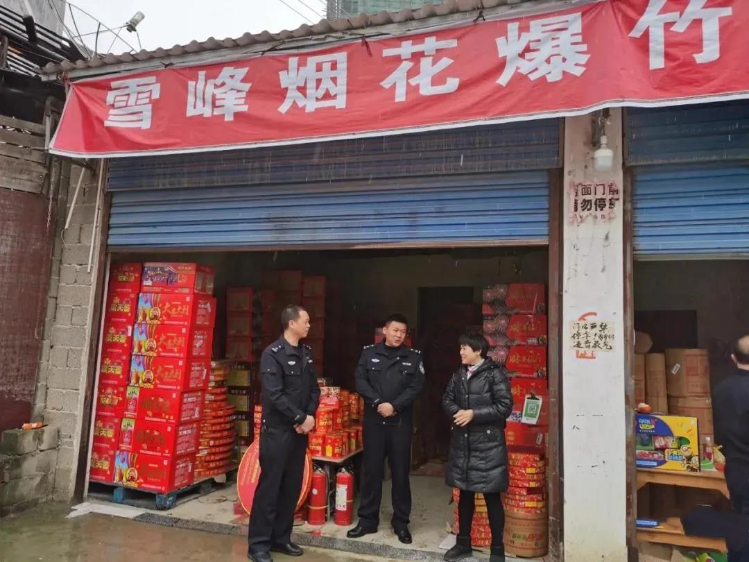 地铁一线员工春节坚守岗位敬业福,最美敬业福