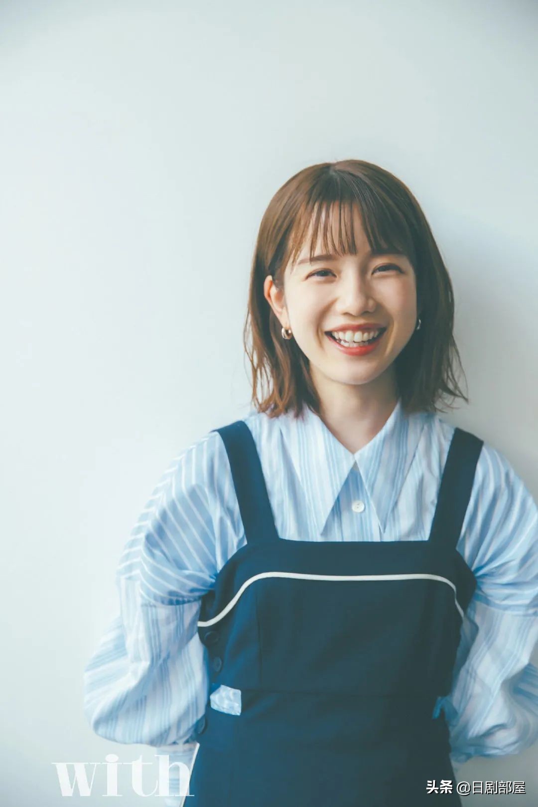 钘ゅ唸闈涜妭鐩鎼,钘ゅ唸闈涚患鑹烘彁鍒扮殑濂崇敓鏄皝