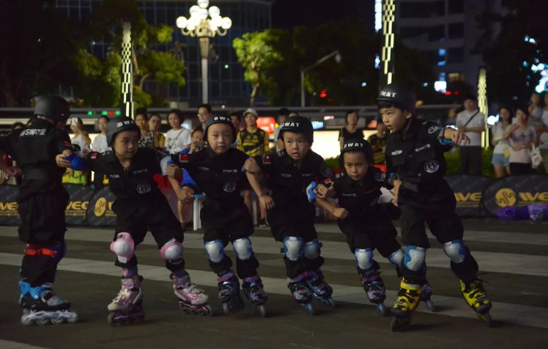 闪电轮滑免费体验轮滑课60分钟,米高轮滑运动教育中心优惠