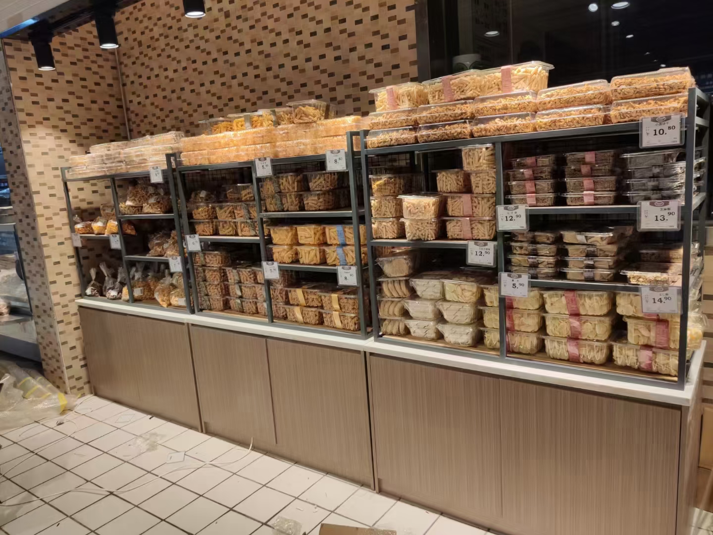 盛世家具面包展示柜让整店合理布局节省35%成本