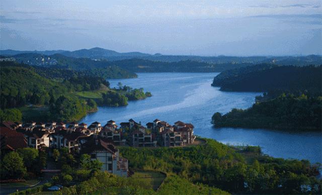 菜吧:她不上班也不靠脸吃饭,住2层小楼,过上了别人做梦都要的日子