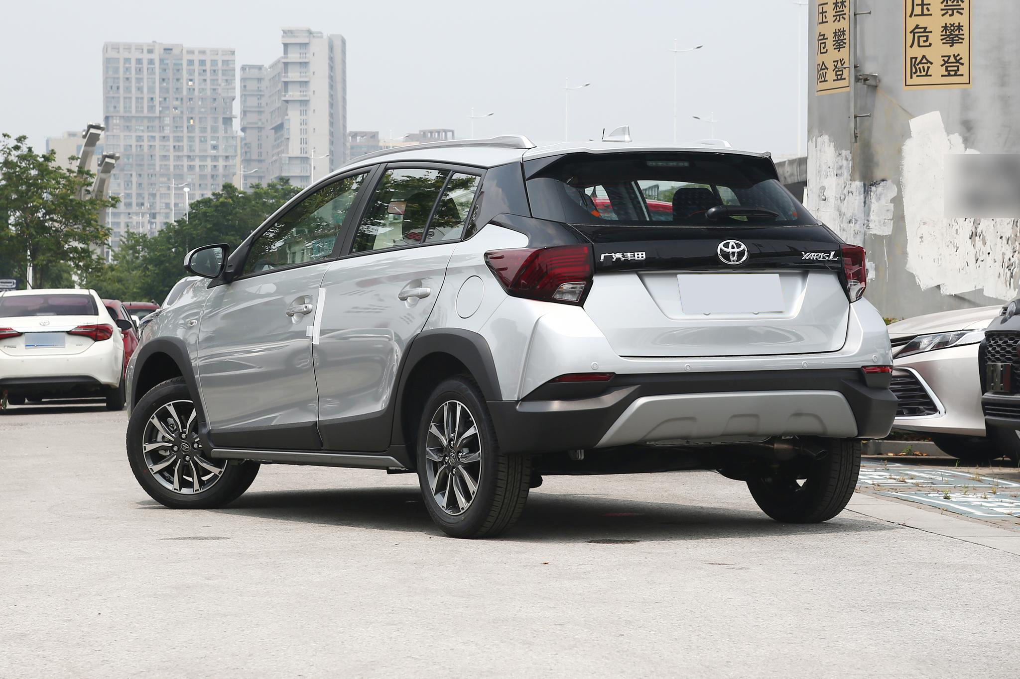 这二款日系耐用低价代步车，空间大油耗低，停车也方便养车也低廉