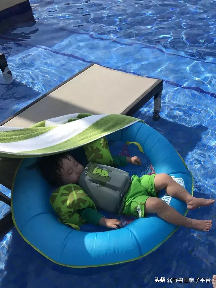 儿童玩水玩沙的正确方法,带小孩去沙滩游泳小技巧