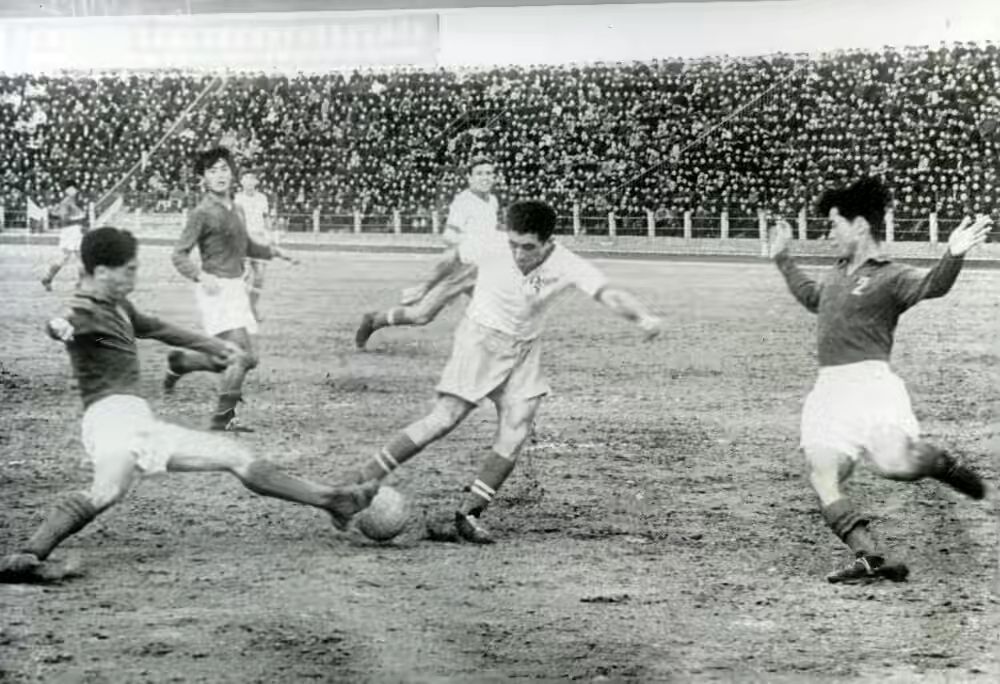 1960年,倔强的毛*东泽**说:12年后我们也要拿奥运会足球冠军