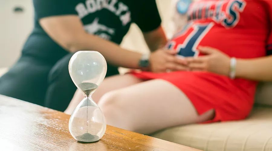 预产期一切正常需要提前待产吗,临近预产期待产包里该准备点什么