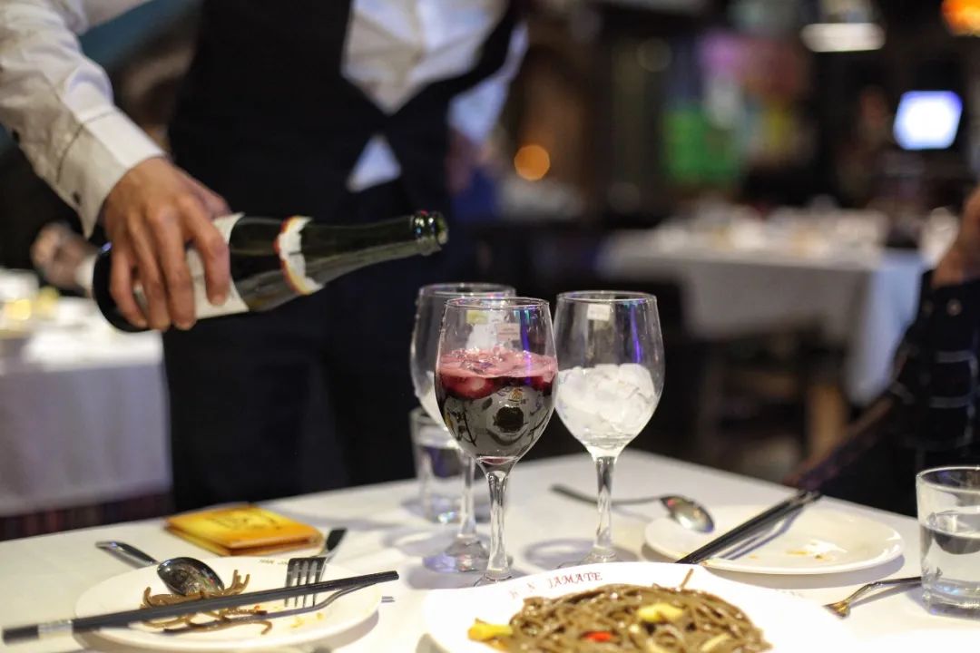 *疆新**都是荒漠戈壁?这几家高颜值餐厅,彻底颠覆你对*疆新**的概念