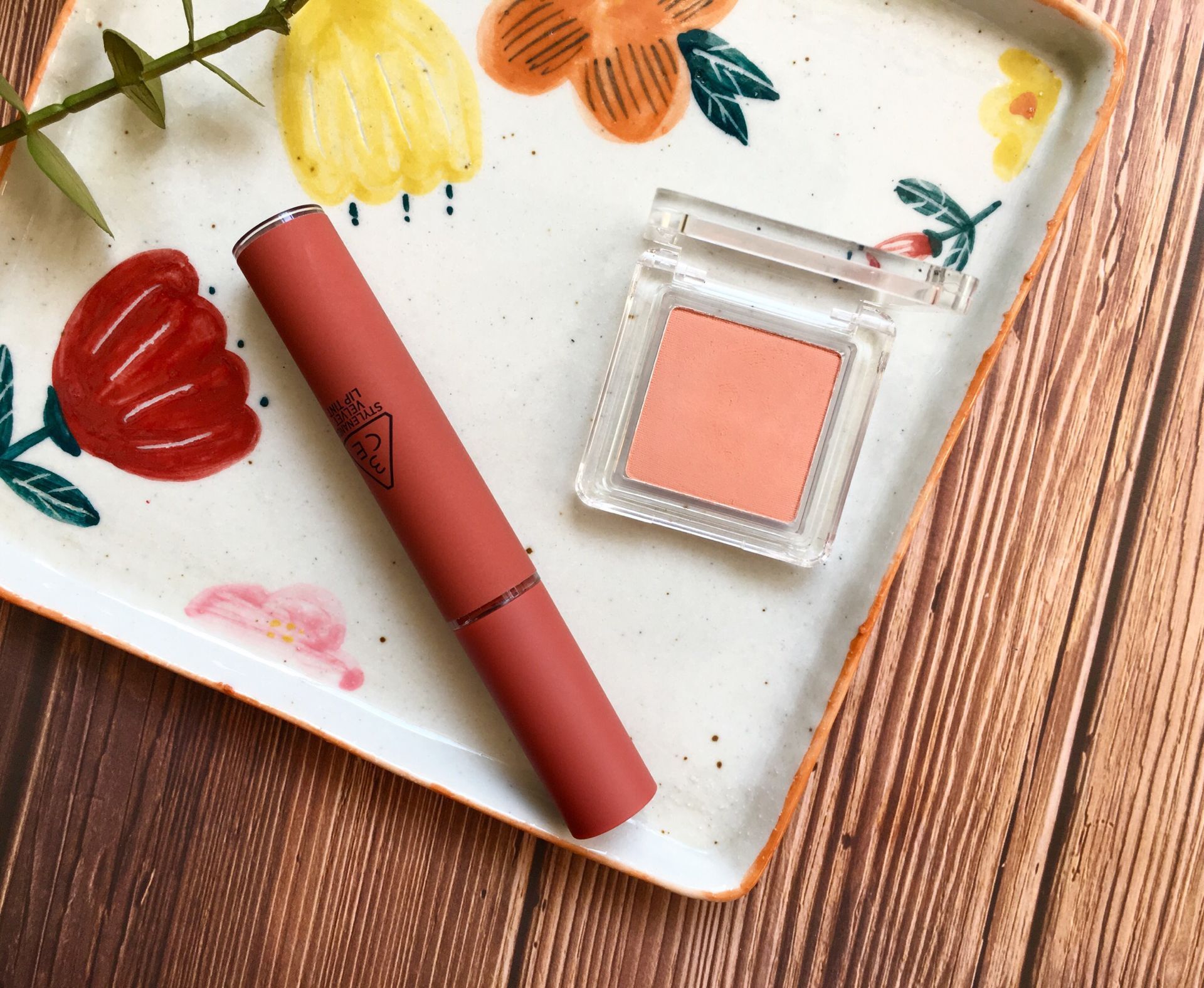 润唇膏和口红如何搭配,日常搭配需要几支口红