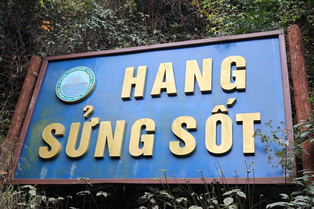 这里虽然风景如画人们生活的却很凄惨没日没夜的追着大船讨生活