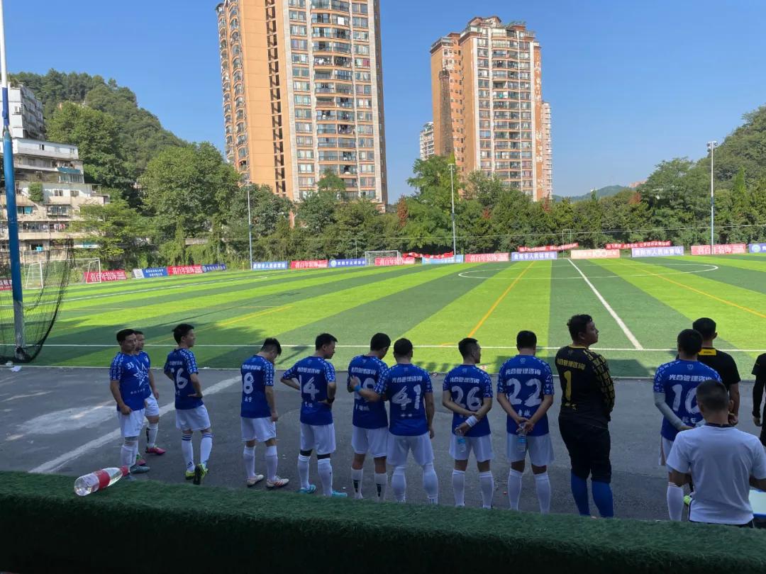 她想@所有人：“明年某日，请务必来捧我的100场！”