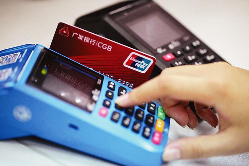 pos机刷卡交易失败但出账了怎么办,为什么pos机刷卡会不到账