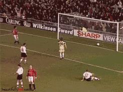 足球庆祝动作梅西和小罗,c罗滑跪庆祝梅西进球