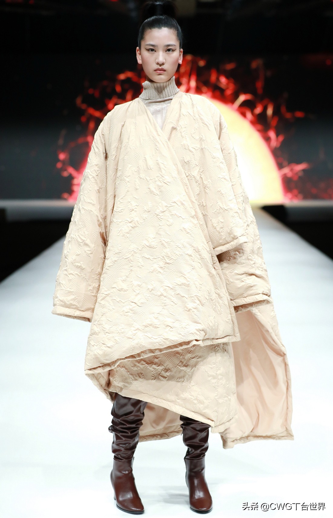 亦帛时尚羽绒服是品牌吗,亦帛时尚2021冬羽绒服发布会