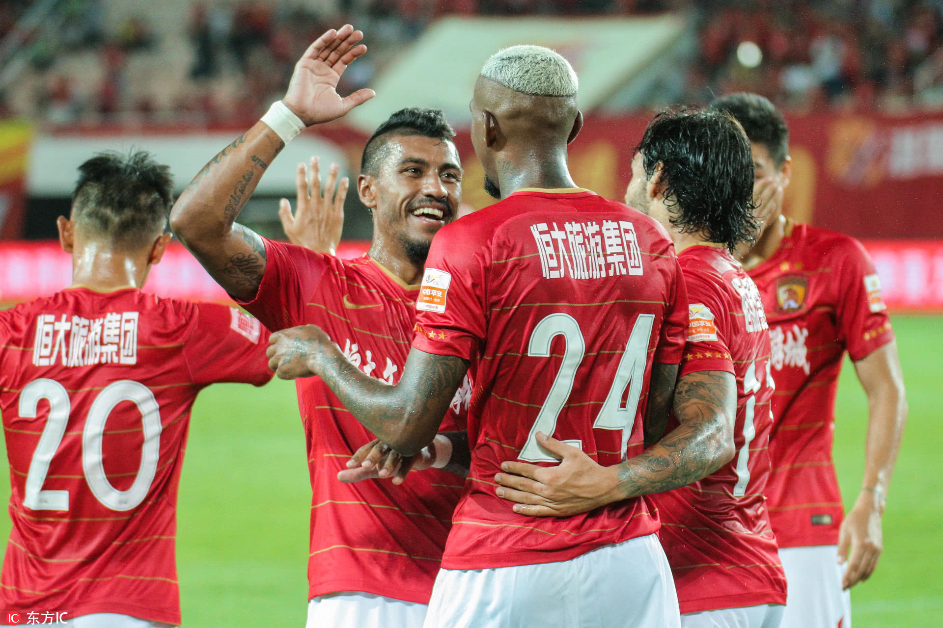 终于来了！恒大27岁锋霸穿19号球衣亮相，4年前撕碎恒大防线