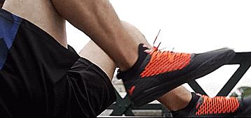 花式足球技巧之三个高难度坐姿花式技巧