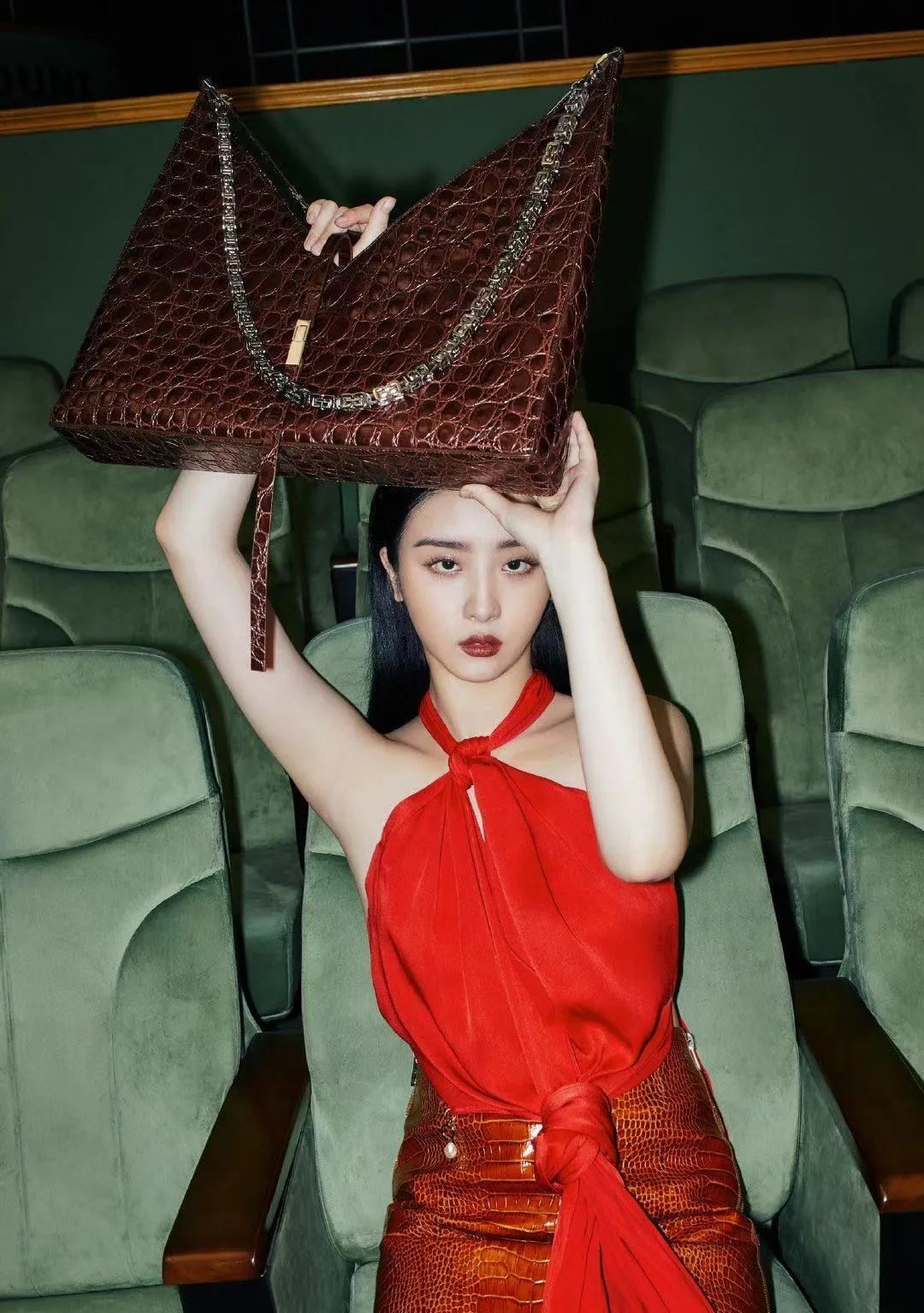 也太时髦了吧，怪不得女明星人手一只