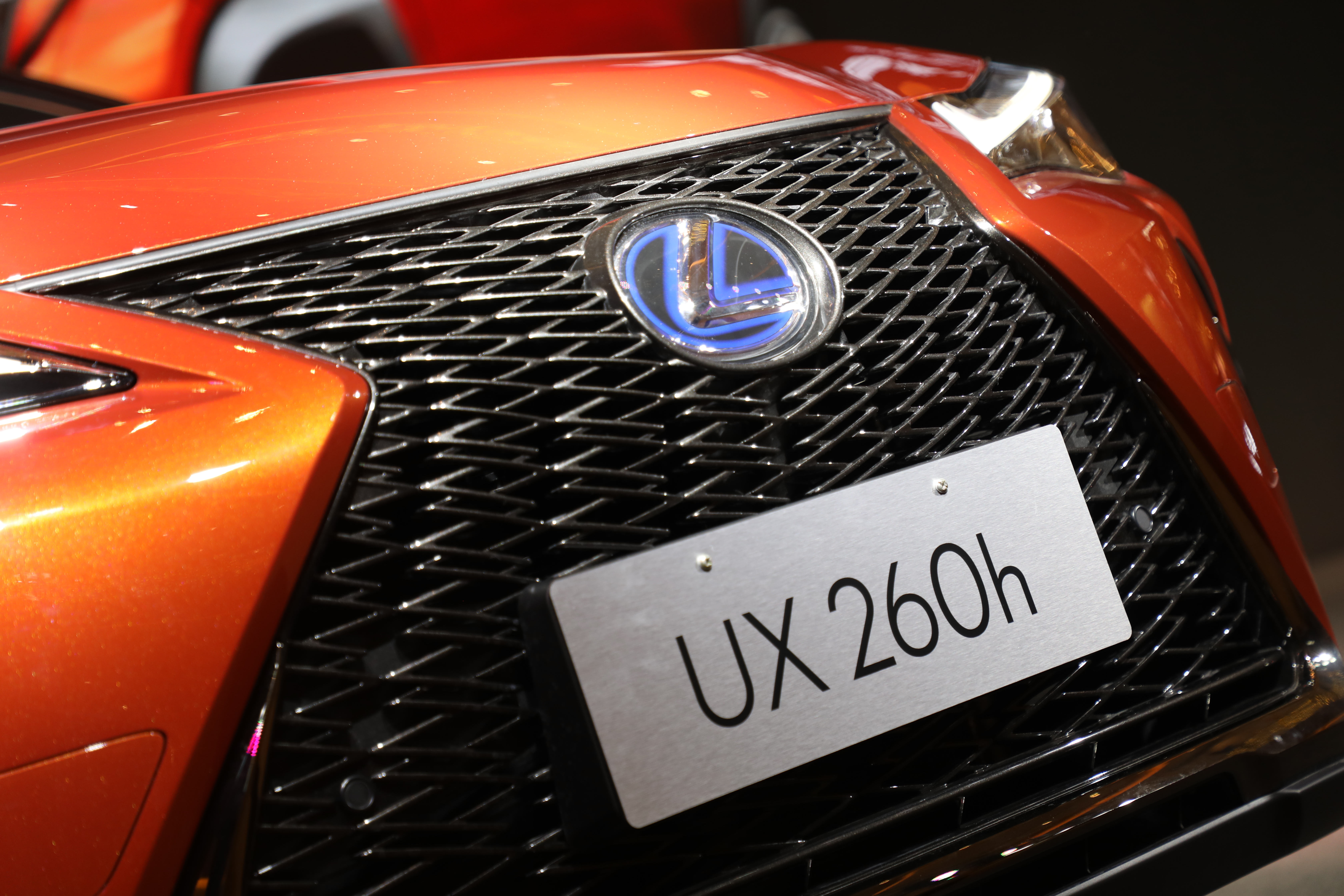 雷克萨斯ux混动能上绿牌吗,雷克萨斯ux宝马x1