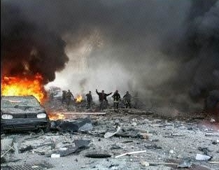 1980年,在一次教科书般的刺杀行动中,独裁者索摩查当街殒命