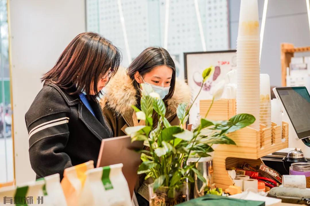 逛陈砦花卉,逛完街来杯温暖的奶茶