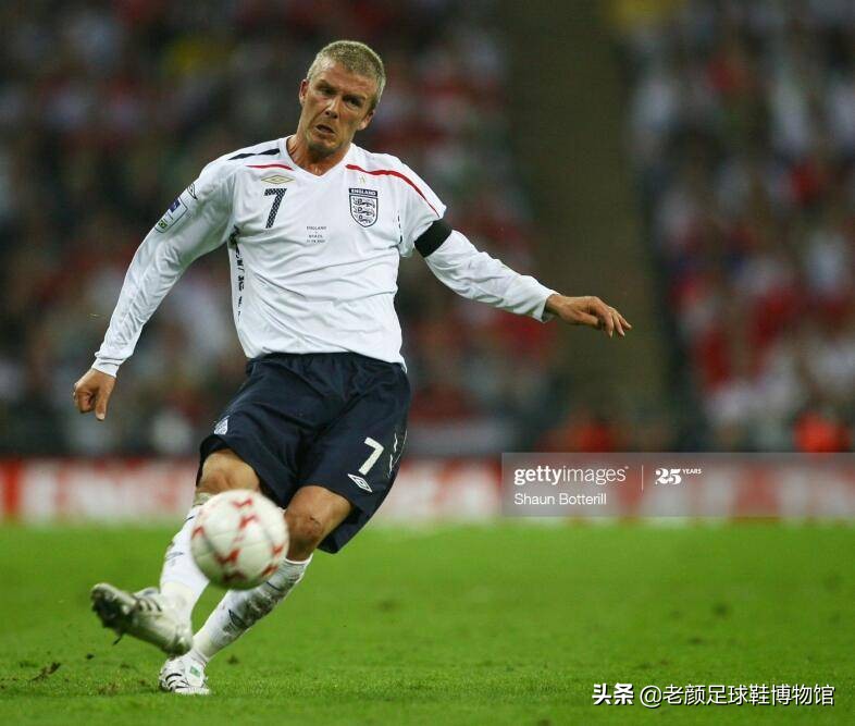 小贝当年多风光，三个儿子都穿德产定制鞋，球鞋广告动用百兽之王