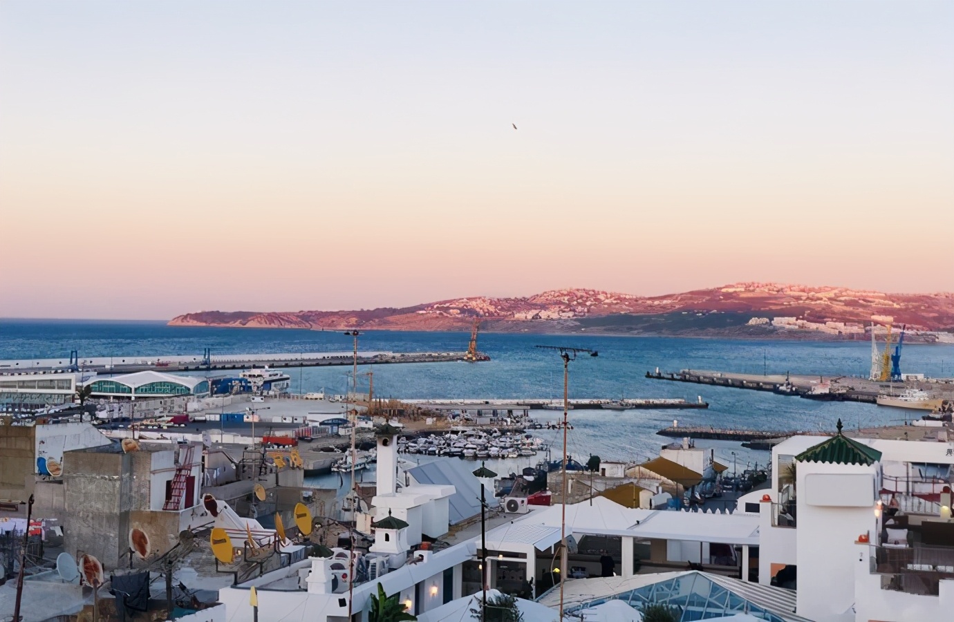 免隔离免签国家旅游推荐,免签国家白本护照直接去