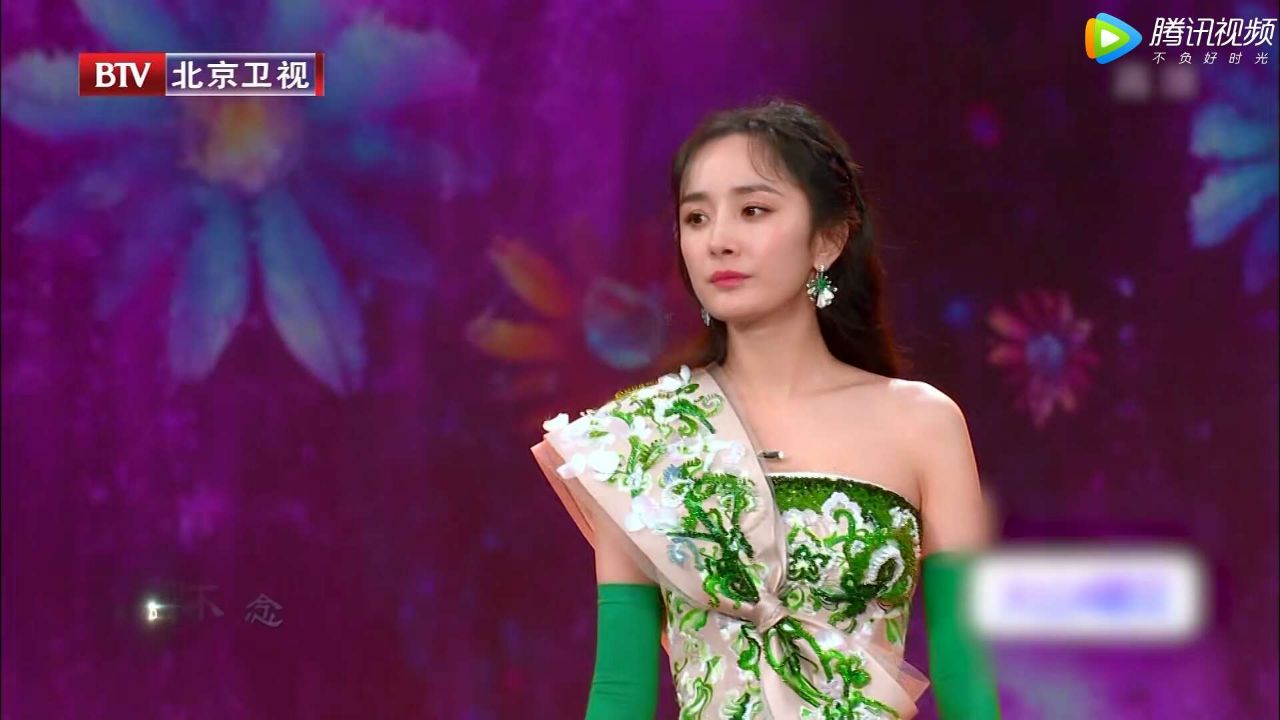 北京春晚杨幂走秀,杨幂春晚走秀高清图片