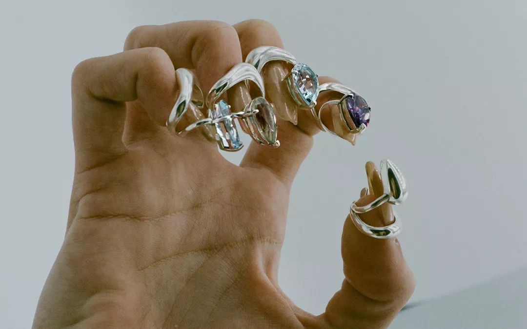 比起Ambush处了什么“对象”,我更关心这些小众配饰品牌何时上新