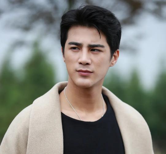 姜潮麦迪娜在婆婆面前秀恩爱,姜潮妈妈和麦迪娜的婆婆