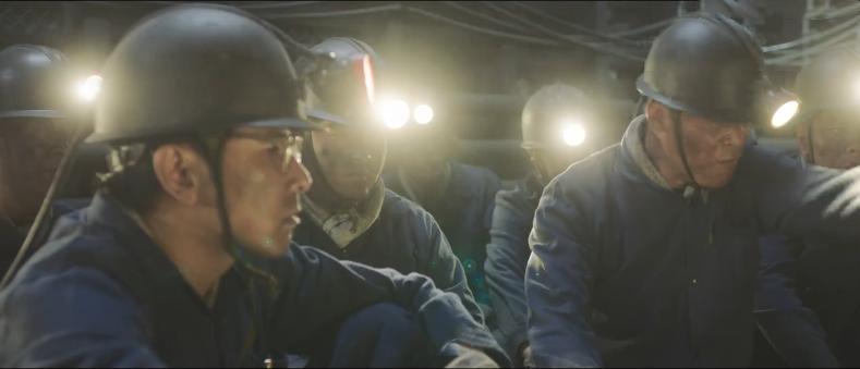 唐山大地震生还矿工,700米地下矿难真实救援视频